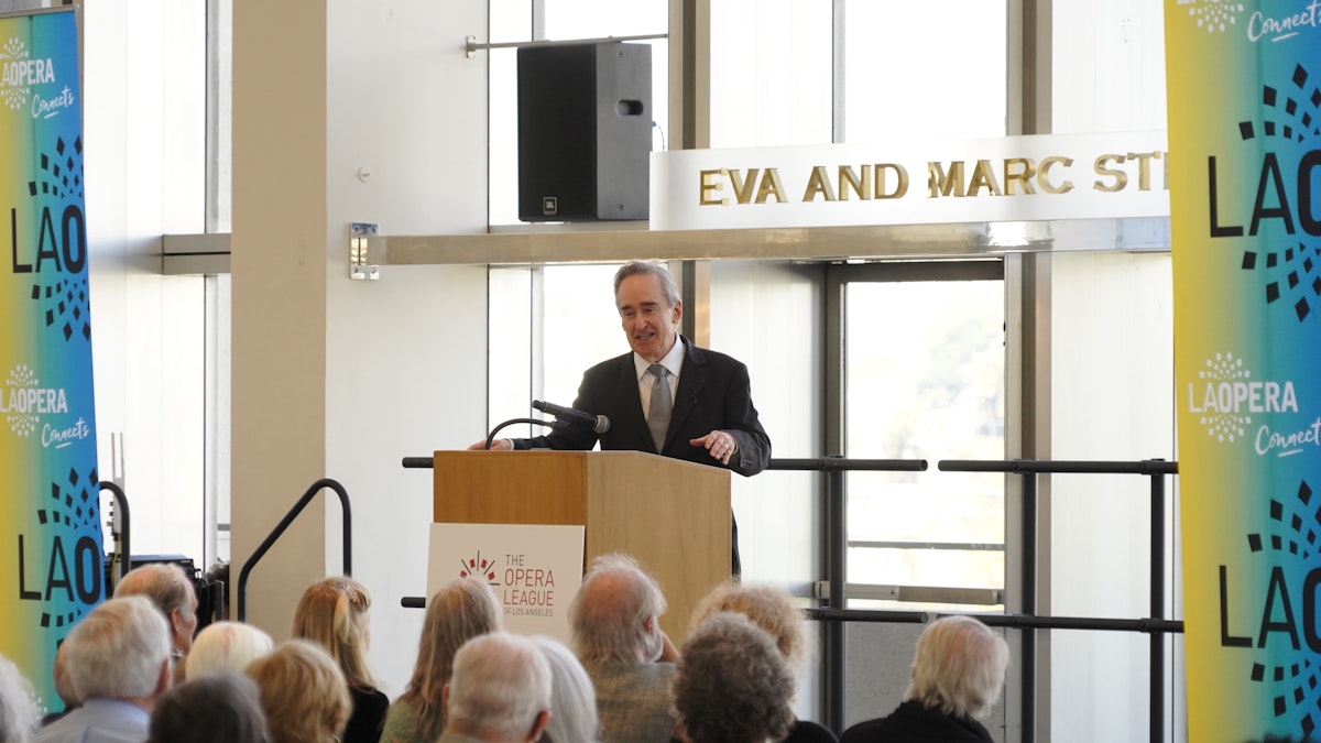 Maestro James Conlon delivers a pre-performance talk.